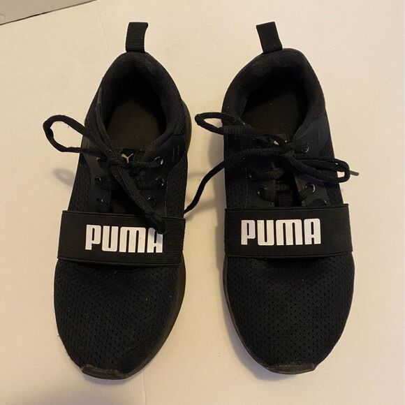 Puma Black Kids Black Sneakers Mesh Upper Lace Up Boys Size 4C - Picture 2 of 9